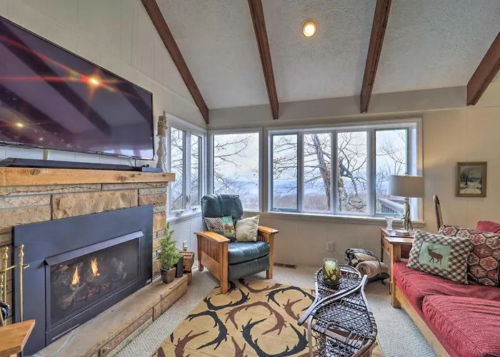Hike, Fish & Ski: Beech Mtn Condo W/ Balcony