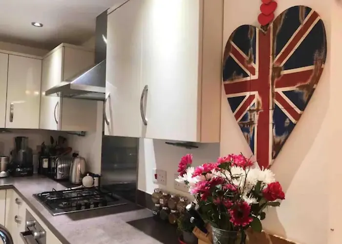 4 Bedroom House In Seaside Town