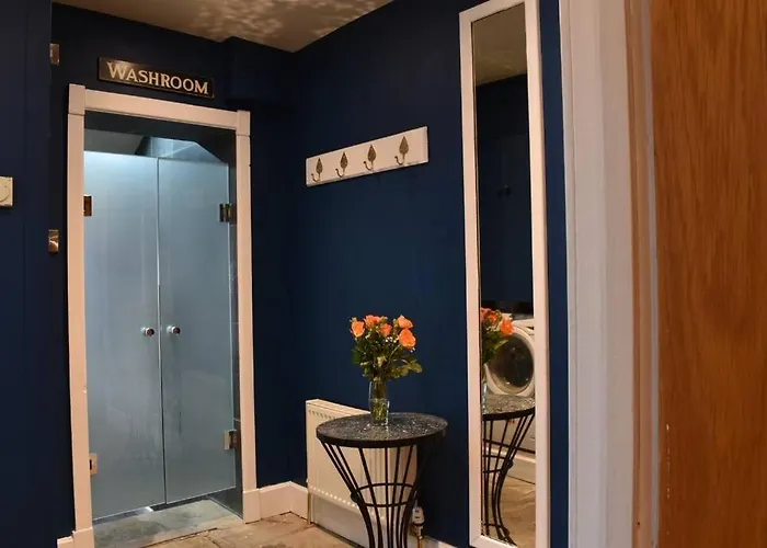 The Cheltenham, Stylish 1-Bed Victorian Apartment