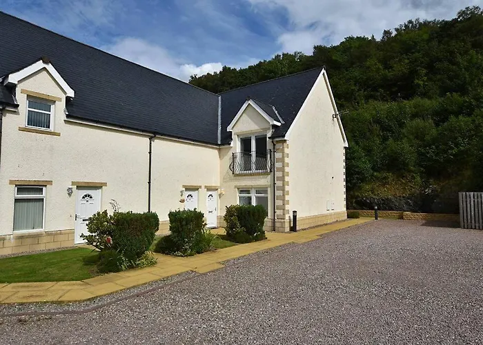 Corran, Glenloch View, Fort William 2-Bedroom Loch Side Flat