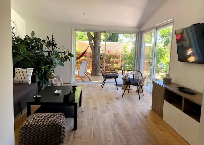 Une Oasis Au Pays De Cezanne
