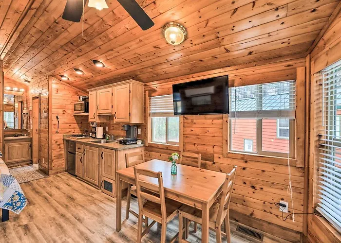 Beautiful New Bern Studio Cabin W/ Fire Pit!