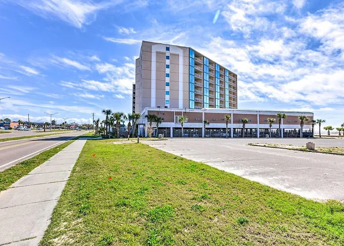 Spacious Biloxi Getaway W/ Pools & Beach Access!