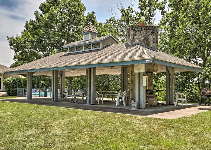 Lake-View Patio, Pool Access! Regatta Bay Condo