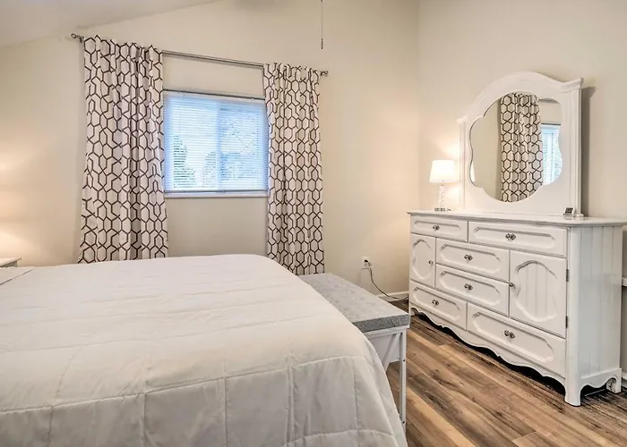 Waterfront Cottage W/ Private Beach + Deck!
