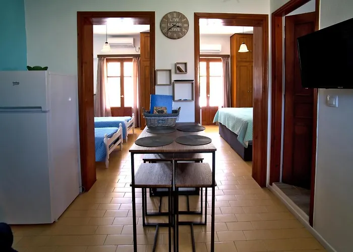 Nicola'S Apartments