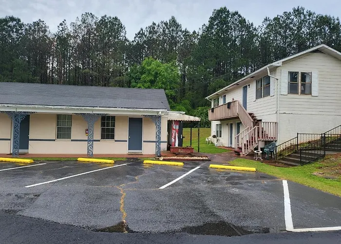 White Columns Motel