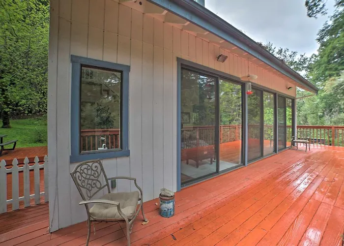 Tree-Lined Los Gatos Home W/ Spacious Deck!