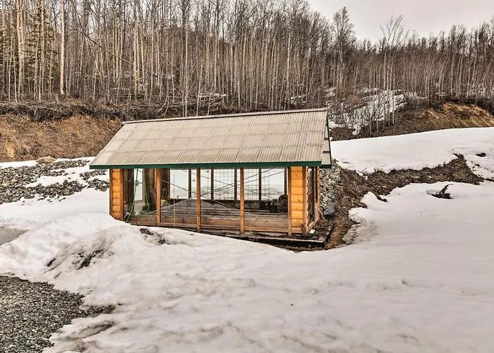 Alaskan Mountain Gem With Private Hot Tub & Gym!