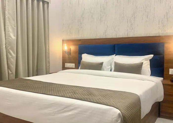 Hotel Mumbai House,Lig Square