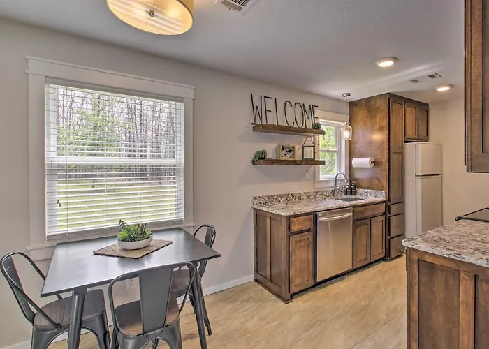Cozy Hideaway Near Lake Ouachita & Hot Springs!