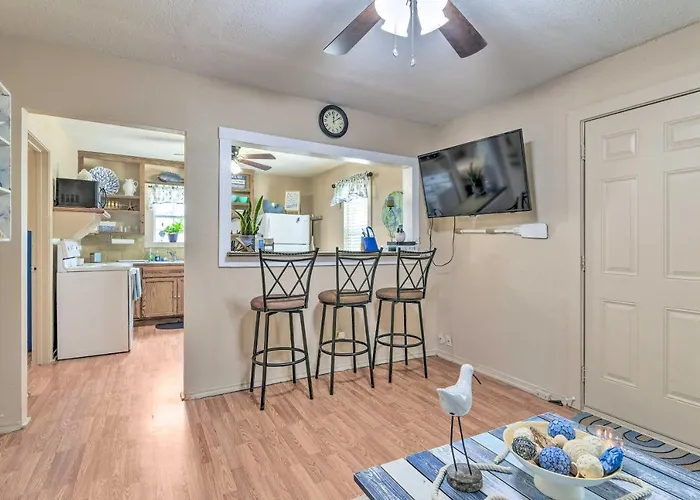 Cozy Beach/Fishing Cottage In Aransas Pass!