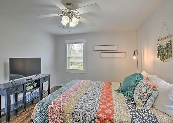 Cozy Hideaway Near Lake Ouachita & Hot Springs!