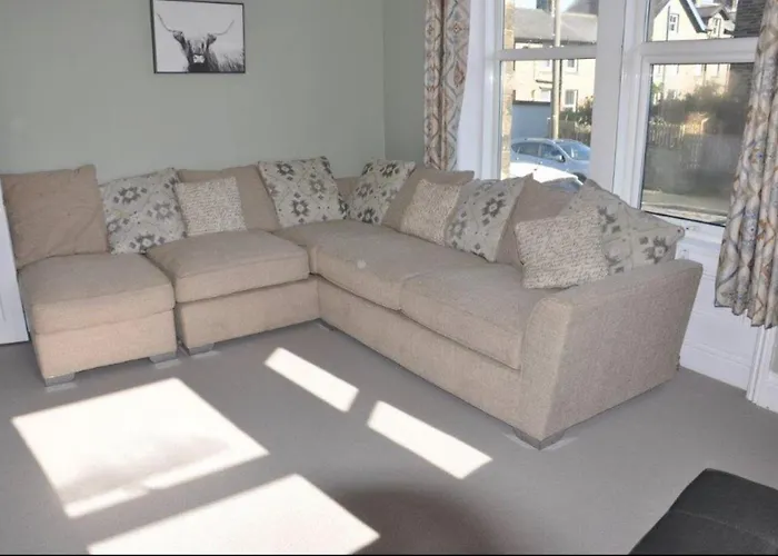 Spacious And Bright 1 - Bedroom Rental Unit