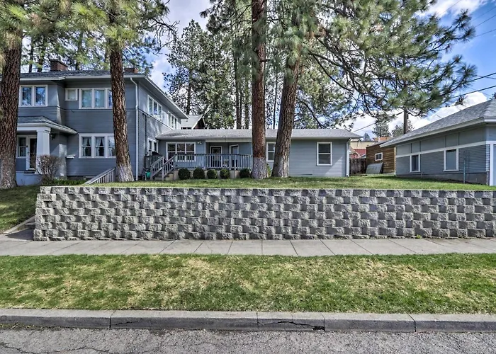 Centrally Located South Hill Apartment W/ Smart Tv