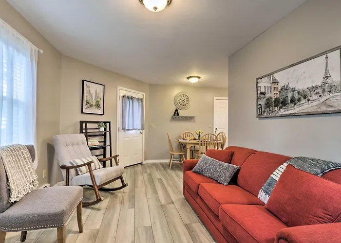 Centrally Located South Hill Apartment W/ Smart Tv