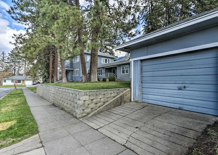 Centrally Located South Hill Apartment W/ Smart Tv