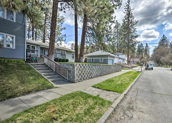 Centrally Located South Hill Apartment W/ Smart Tv