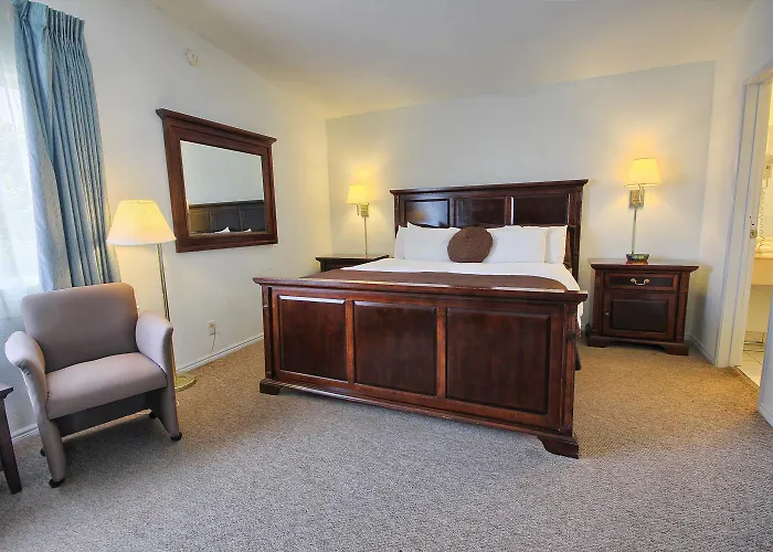 San Simeon Lodge