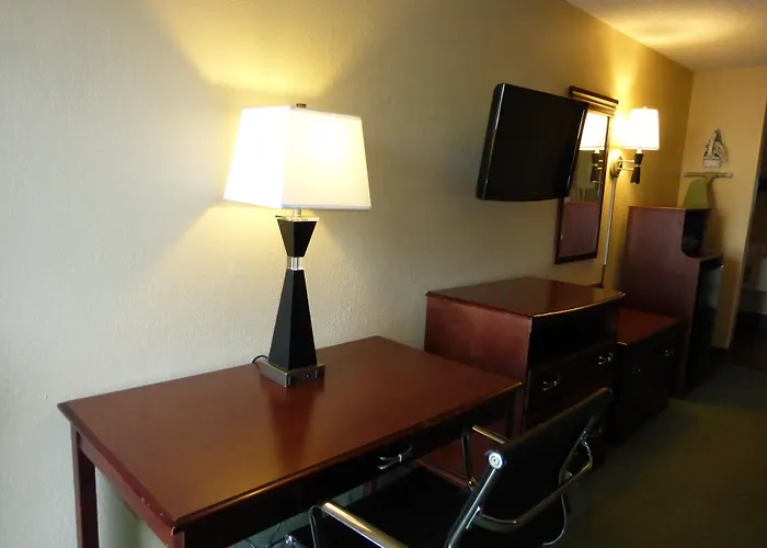 Red Roof Inn & Suites Cleveland, Tn