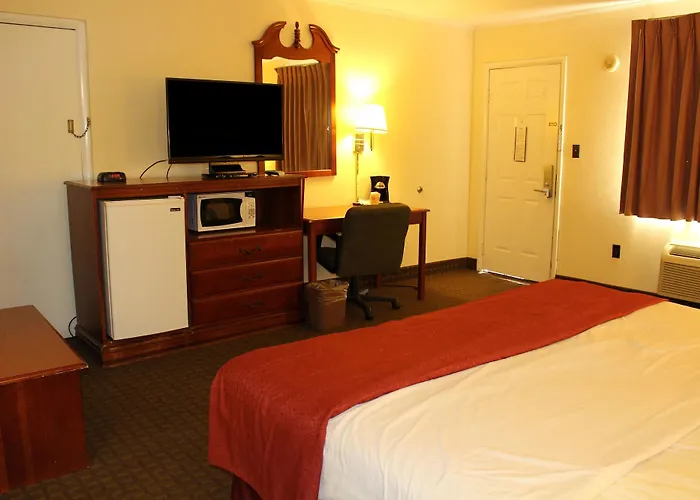 Lake View Inn & Suites