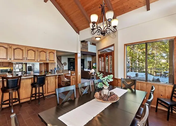 Stunning Lake View Game Room Spa Walk To Village
