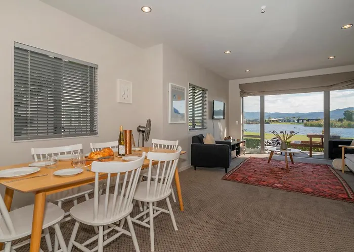 Sunset Retreat - Matarangi Holiday Home
