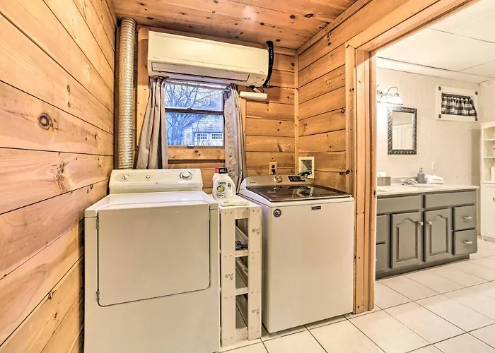 Spacious Cabin W/ Decks Near Saratoga Springs