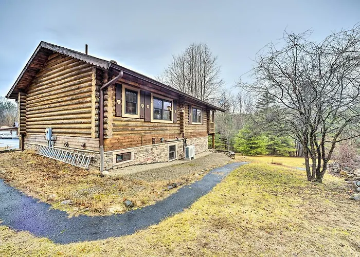 Spacious Cabin W/ Decks Near Saratoga Springs