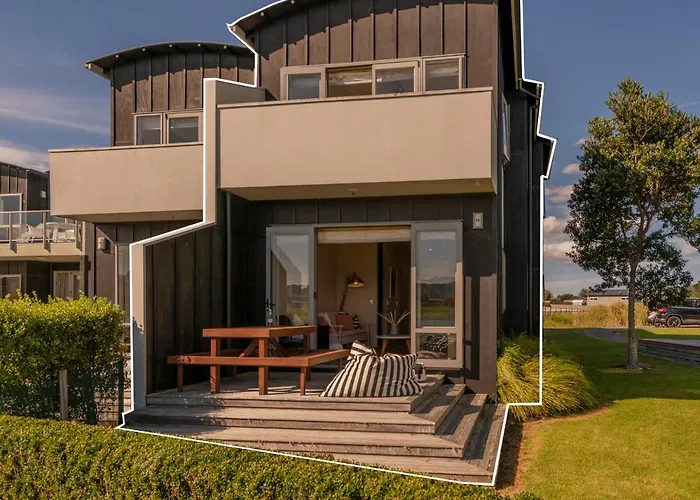 Sunset Retreat - Matarangi Holiday Home