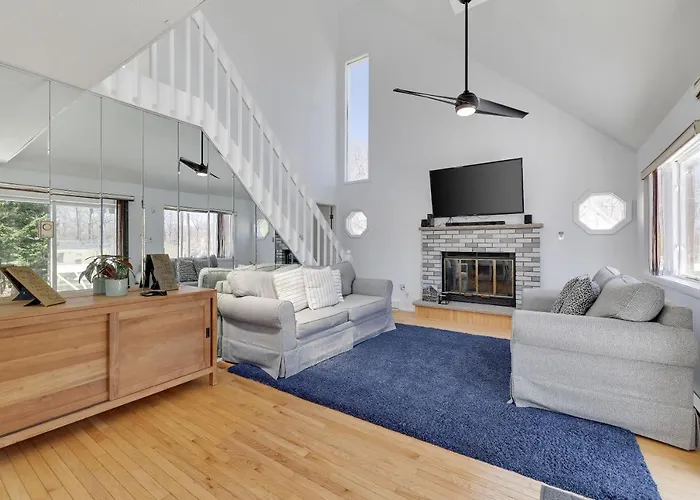 Cozy Poconos Mountain House With 3 Bedrooms