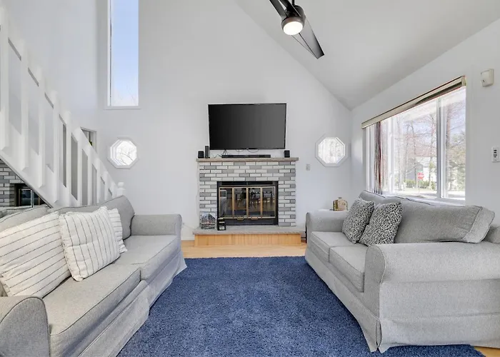 Cozy Poconos Mountain House With 3 Bedrooms