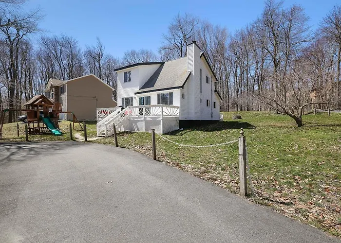Cozy Poconos Mountain House With 3 Bedrooms