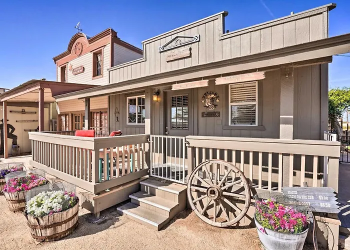 Western-Style Family Home: 15 Mi To Lake Pleasant