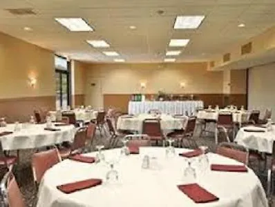 Macomb Inn