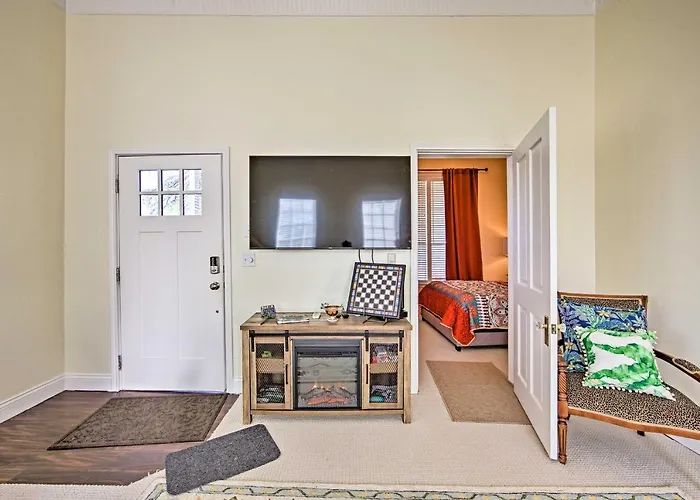 Renovated 'Carnegie Cottage' - Walk To Dtwn!