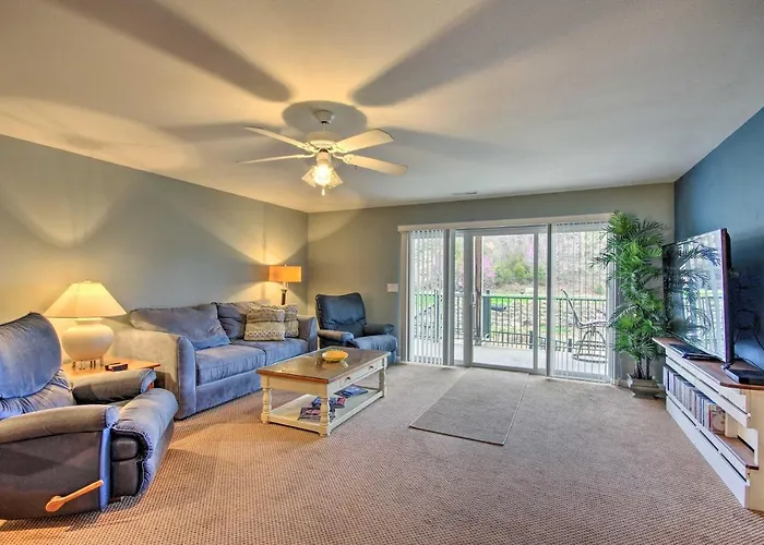 Lake-View Patio, Pool Table! Camdenton Family Unit