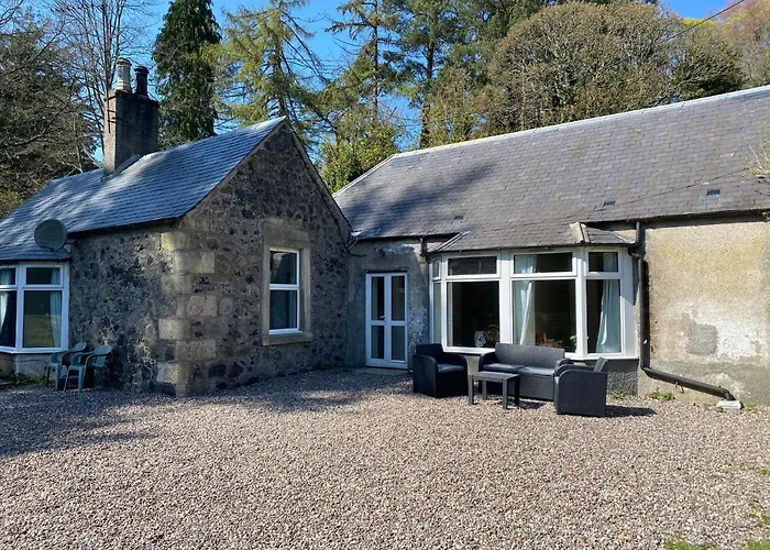 Peaceful Cottage With Fireplace Charleton Estate