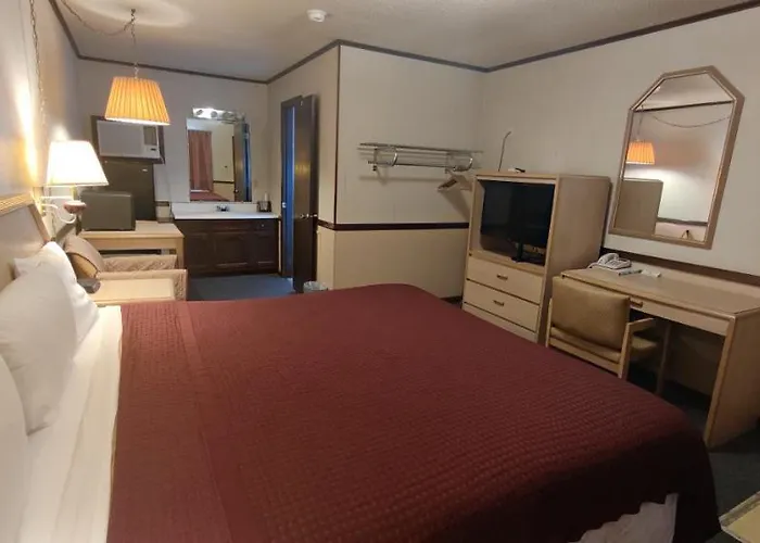 Twin Pine Motel
