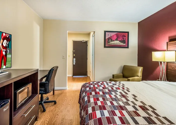 Red Roof Inn & Suites Wapakoneta