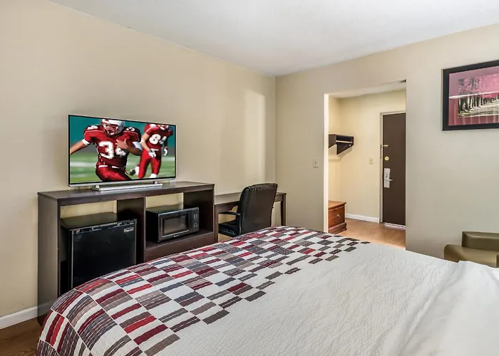 Red Roof Inn & Suites Wapakoneta