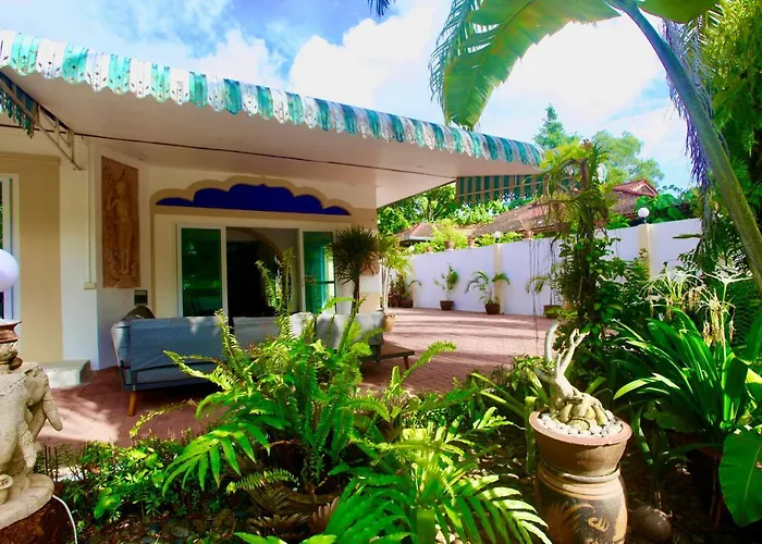 Sunshine Villa And Diving School .