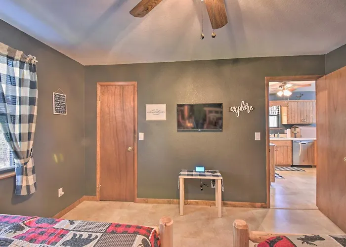 Relax Fireside: 'Highbearnation Lodge' Near Hiking