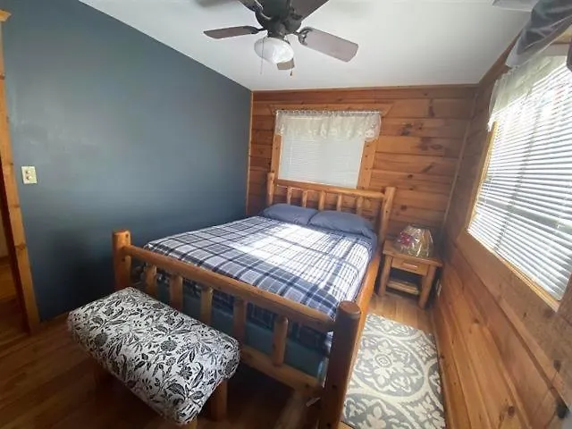 Warrens Cabin
