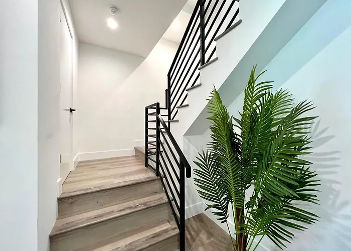 Exclusive Artist Gallery Home - Central La Location