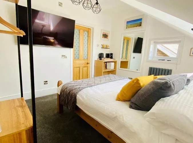 Pierremont En-Suite Rooms- 4 Mins Walk To Viking Bay Beach