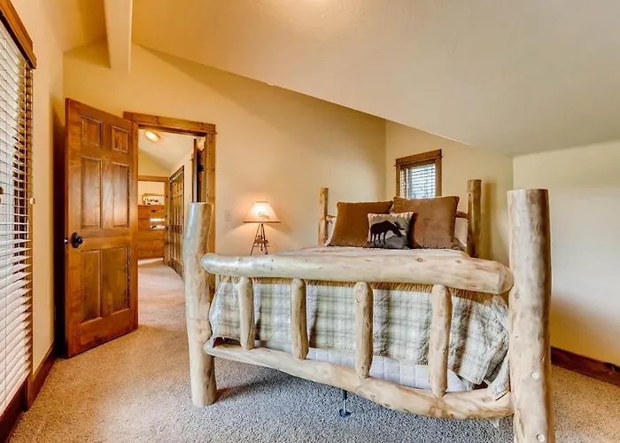 Immaculate Mountain Home Surrounded By Pine Trees With Hot Tub - Claim Jumper Getaway