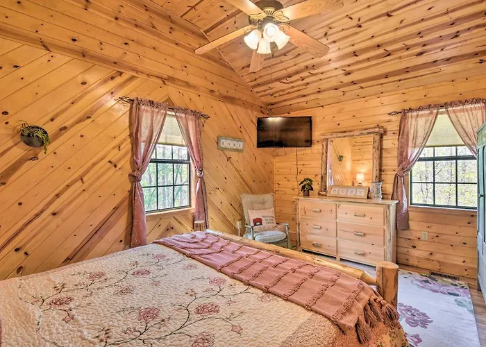 Cozy Hiawassee Cabin W/ Fire Pit & Mtn Views!