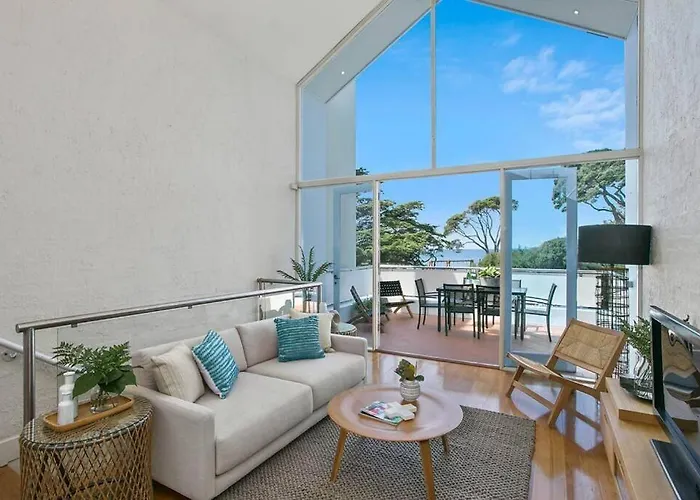 Lonnie Beach View Apartment