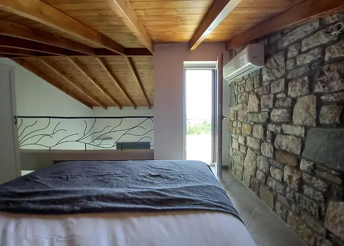 Koroni Stone House, Fully Equipped Studios By The Sea